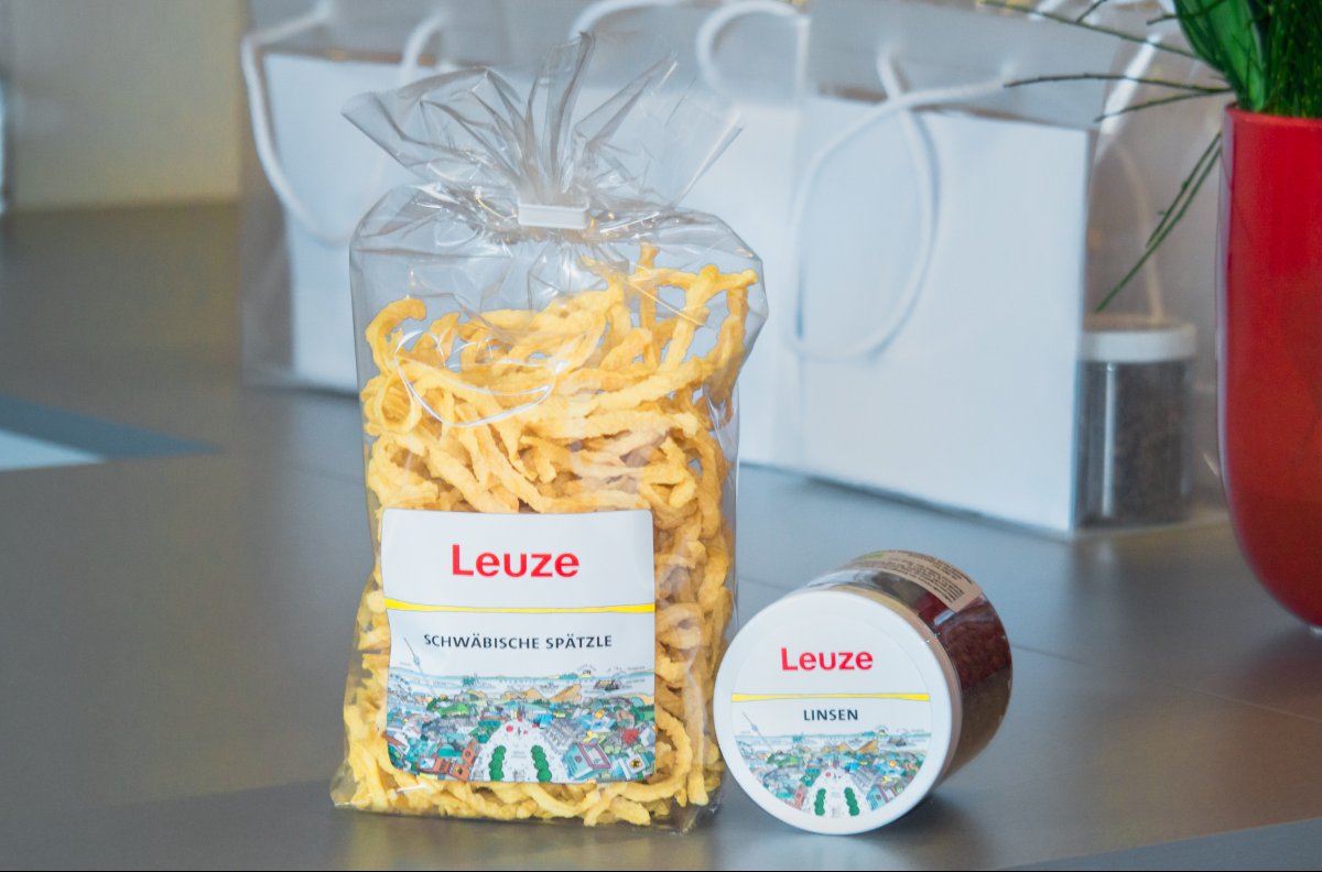 Linsen mit Spätzle ist das schwäbische „Nationalgericht“ schlechthin. Und heute verkauften wir diese an unsere #SensorPeople. Der Erlös geht an einen guten Zweck: hälftig an den Aktionskreis für Behinderte in #KirchheimTeck.

#WeAreLeuze #Schwabenland