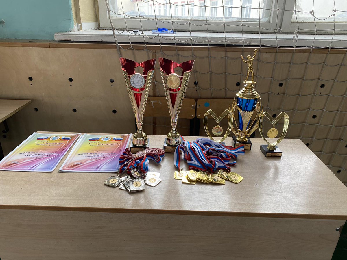 🏐ШСК волейбольный клуб "Амонд"
🏆Турнир по «Школьной лиге» (03.03.22)
Из 8 команд 
Команда "Амонд" :
( 2005-2006 г) -1 место 🥇
(2007г) - 2 место 🥈
Поздравляем наших спортсменок!!!