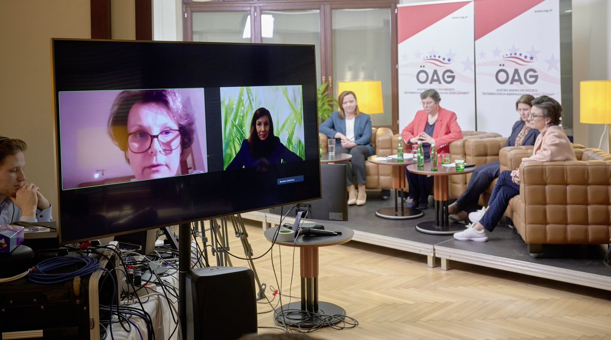 AustriainNL's tweet photo. Ambassador @AstridHarz presented our #Mentoring4Future program for young professional women in diplomacy and law at an #InternationalWomensDay event of the Austrian-American Society in Vienna. https://t.co/IgYBC9wjLB