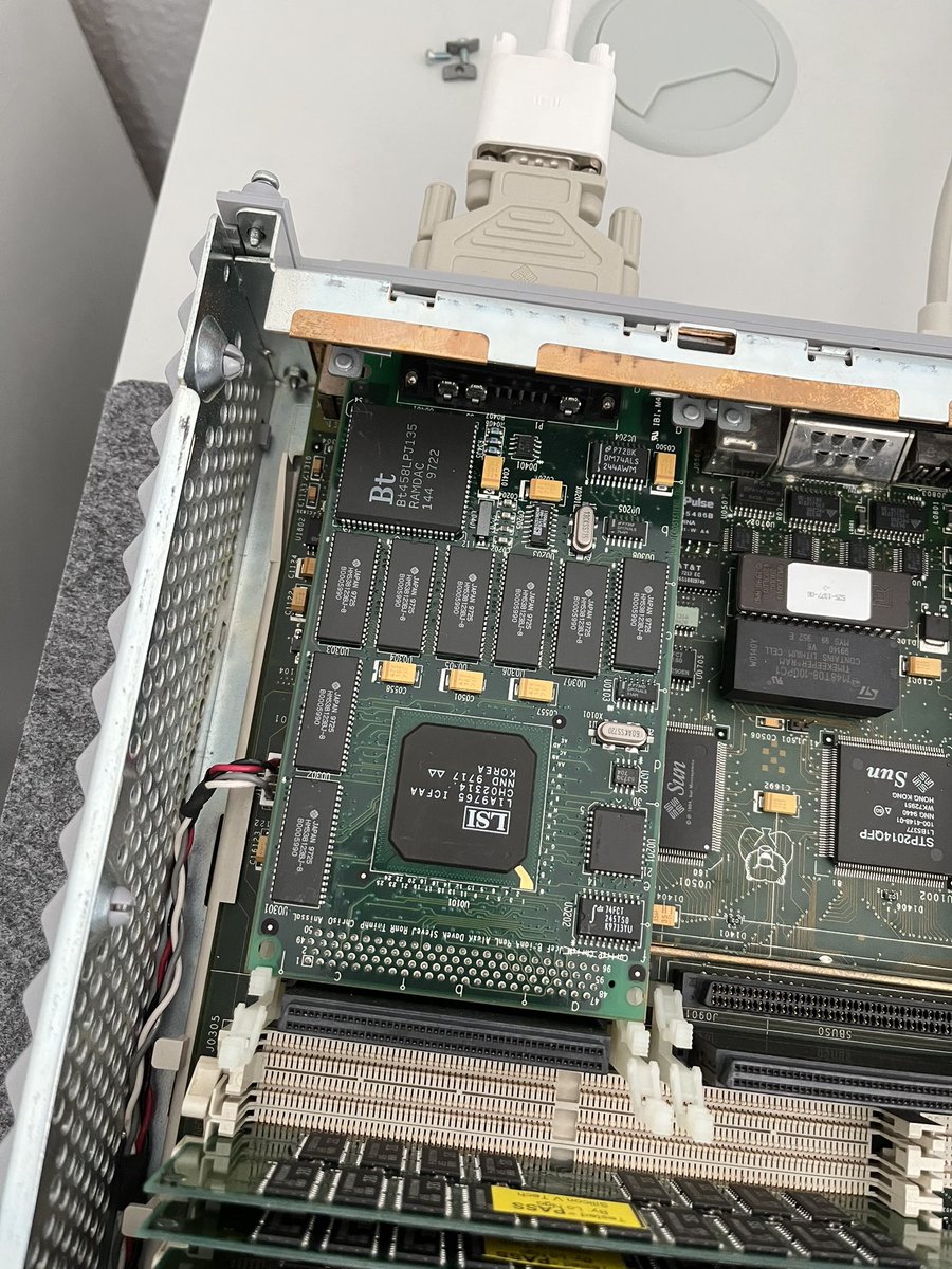 Iggi76123640's tweet photo. Installed the new hardware into my SS20, RasterVideo card and the gfx card (which is a cgsix). It works, need the drivers to test it and most importantly where do I get an SVIDEO source? 😅😂 #sun #rastervideo #sunos #video https://t.co/uZvvOu1wX6