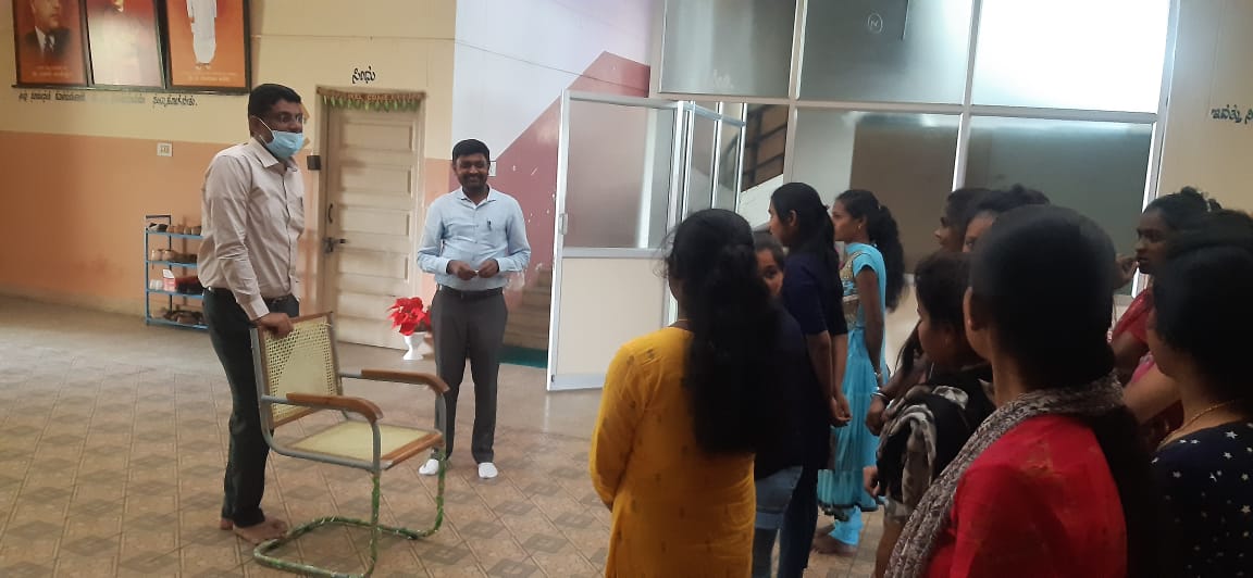 BCWDCKM's tweet photo. ಮಾನ್ಯ CEO, ZP ಚಿಕ್ಕಮಗಳೂರು ರವರು, ಇಂದು ಹಿಂದುಳಿದ ವರ್ಗಗಳ ಕಲ್ಯಾಣ ಇಲಾಖೆಯ ಮೆಟ್ರಿಕ್ ನಂತರದ ಬಾಲಕಿಯರ ವಸತಿ ನಿಲಯಕ್ಕೆ ಭೇಟಿ ನೀಡಿ ಪರಿಶೀಲಿಸಿದರು. ವಸತಿ ನಿಲಯದಲ್ಲಿ ಊಟ ಮಾಡಿ ನಂತರ ನಿಲಯದ ವಿದ್ಯಾರ್ಥಿನಿಯರೊಂದಿಗೆ ಚರ್ಚಿಸಿ, ಉತ್ತಮ ಸಲಹೆ ಮತ್ತು ಮಾರ್ಗದರ್ಶನ ನೀಡಿದರು.@KotasBJP @ZP_Chikmagalur ,@BCWD_KARNATAKA https://t.co/5yZaat5glj