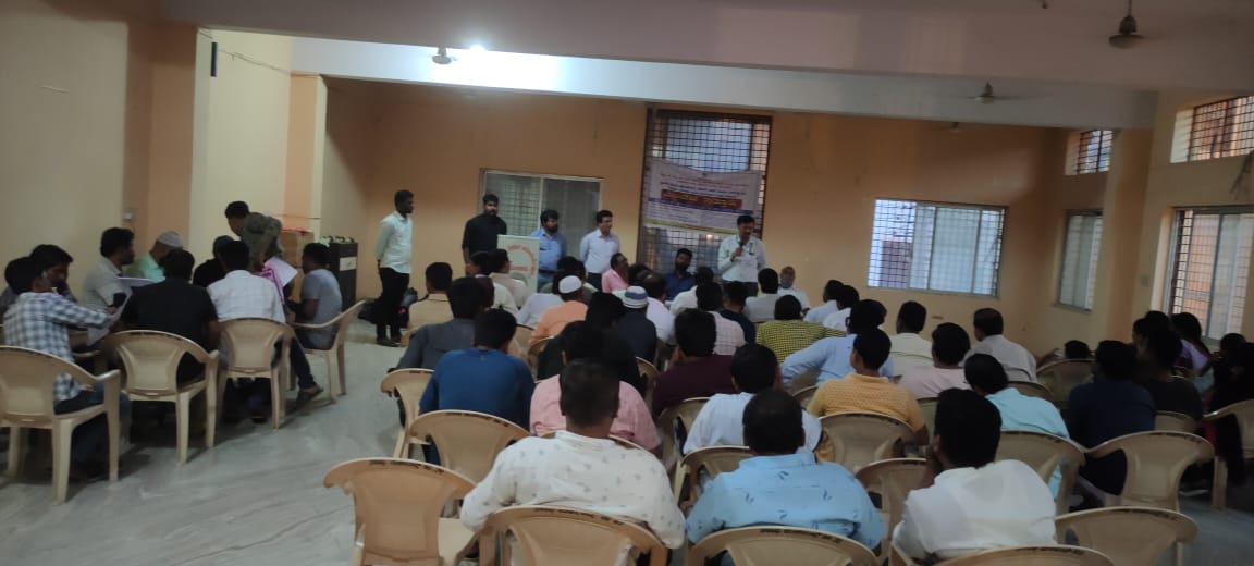 ksuwssb's tweet photo. ರಾಯಚೂರು : ಪಿಂಚಣಿ ಸಪ್ತಾಹ ಅಂಗವಾಗಿ ಇಂದು ಜಿಲ್ಲೆಯಲ್ಲಿ ಕಾರ್ಮಿಕರಿಗೆ PMSYM ಯೋಜನೆಯ ಕುರಿತು ಅರಿವು ಹಾಗೂ ನೋಂದಣಿ ಕಾರ್ಯಗಾರ ಏರ್ಪಡಿಸಲಾಯಿತು.
"ಅಸಂಘಟಿತ ಕಾರ್ಮಿಕರಿಗೆ ಪಿಂಚಣಿ ಯೋಜನೆ"
ಹೆಚ್ಚಿನ ಮಾಹಿತಿಗಾಗಿ ಸಂಪರ್ಕಿಸಿ ಕಾರ್ಮಿಕ ಸಹಾಯವಾಣಿ 155214 ಅಥವಾ https://t.co/6PyvdZ2ddt
#PMSYM #Pensionweek #Unorganized https://t.co/g4maK7Pmau