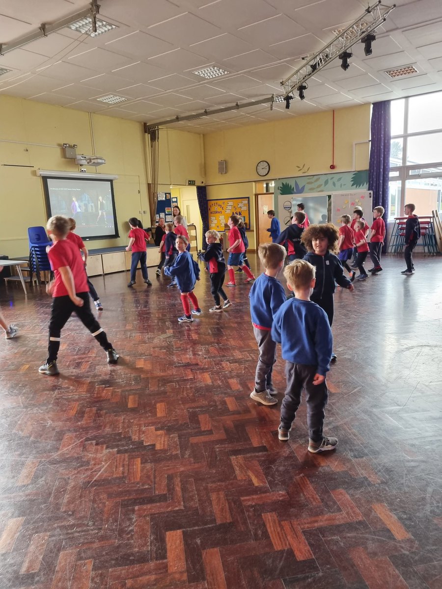 DuffMead_Sports's tweet photo. Challenging stereotypes through sport. 
The boys have enjoyed a debate, ballet, yoga, netball and a little Zumba! Children are enthused and energised! Positive vibes across school 😘 Thank you to all involved! https://t.co/IX14hxQfLk