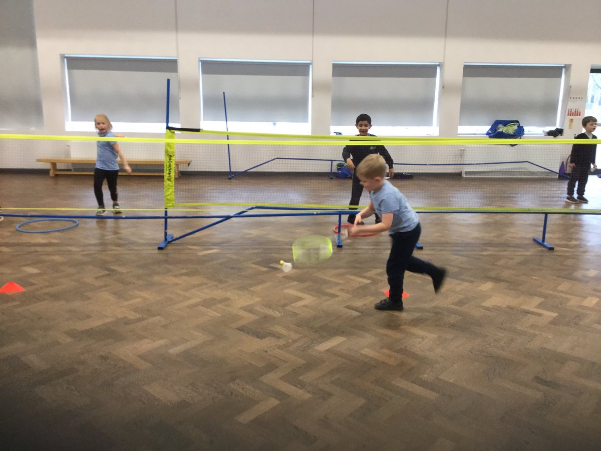 AHMrsGandMrsS's tweet photo. We have had a busy afternoon in the Robins class. A quick warm up then on to practice our badminton skills. 🏸 #racketskills @AcreHall @AHPEandSport https://t.co/OuX5742ABU
