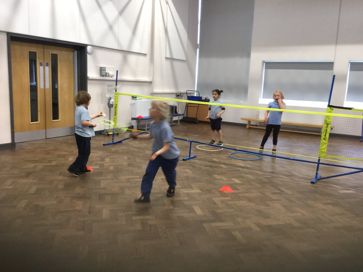 AHMrsGandMrsS's tweet photo. We have had a busy afternoon in the Robins class. A quick warm up then on to practice our badminton skills. 🏸 #racketskills @AcreHall @AHPEandSport https://t.co/OuX5742ABU