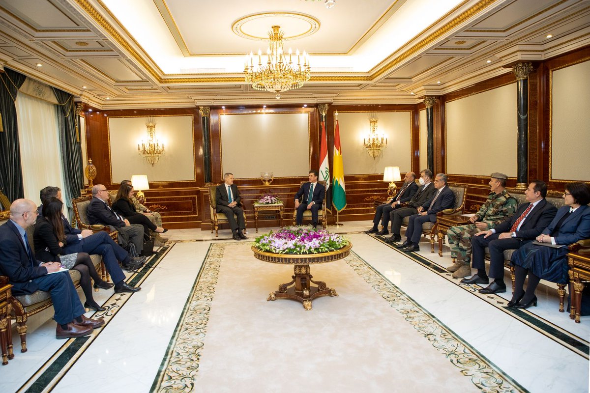 peyamakurd's tweet photo. Neçirvan Barzani, ABD heyeti ile Erbil-Bağdat ilişkilerini görüştü!
https://t.co/71ROq5eyK3
#kurdistan #Iraq #ABD #peşmerge #erbil #bagdad #koalisyon #NeçirvanBarzani #KRG #Tueller https://t.co/2eiEIyPReh