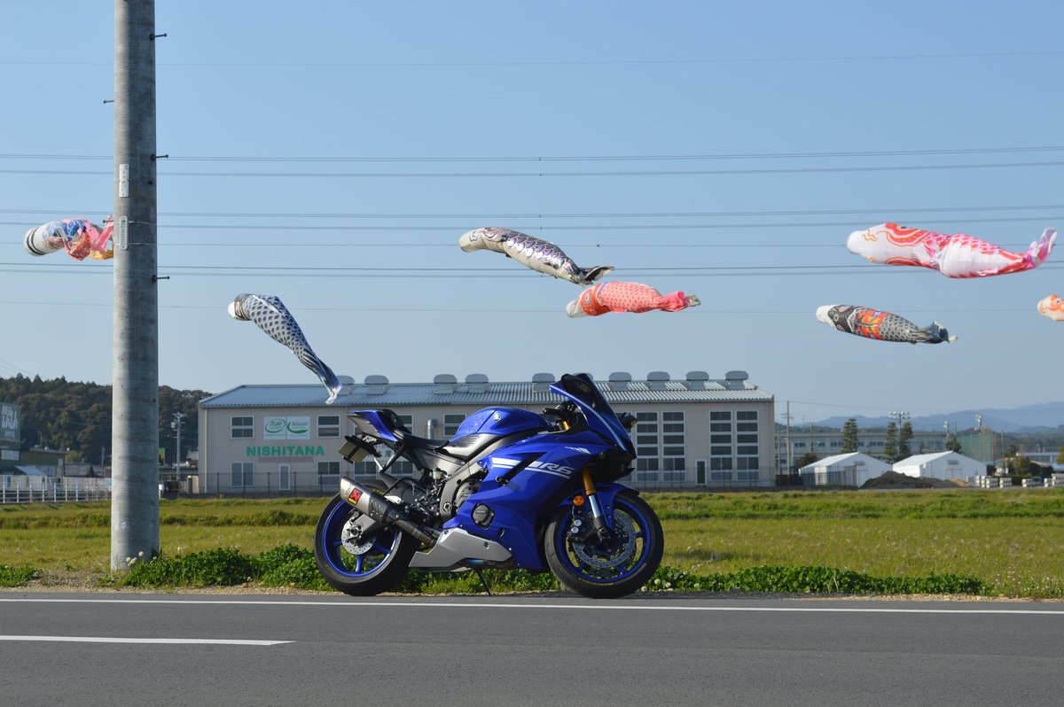 XxzerofactorxX's tweet photo. #バイク乗りとして軽く自己紹介 
 #バイク好きと繋がりたい 
名前:猫丸
性別:男
年齢:27歳 
身長:169cm
住み:静岡
車種:YZF-R6(2017）
好き:時計、車、バイク、猫
一言:みなさんのバイク見せてください！ https://t.co/9HSUrOd3o2