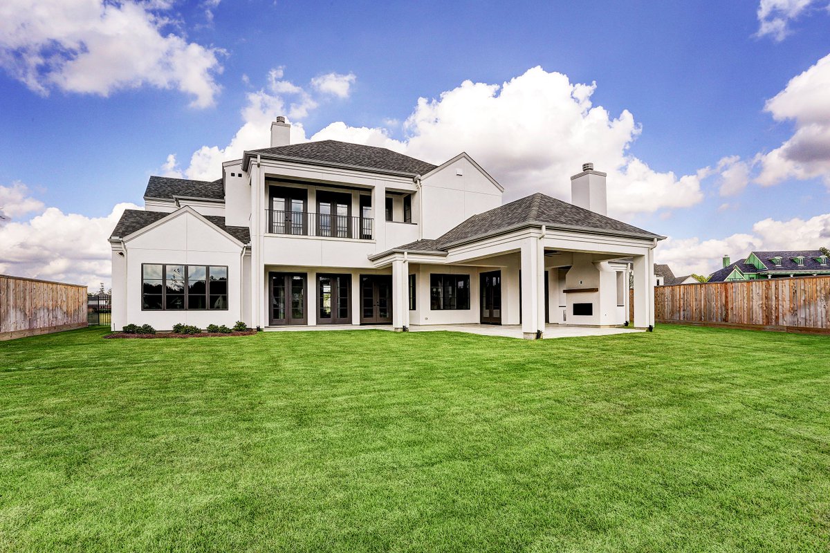 ANDREWPEAR1's tweet photo. Texas weather: as indecisive as a squirrel crossing the street! 🐿🥵🥶🤷‍♂️The thermostat may be going up then down but, our Frankel home owners keep calm on these Texas weather roller coasters as our homes are built LEED certified- energy efficient 😎
#texasweather #customhome https://t.co/xc4Jgkd4wo