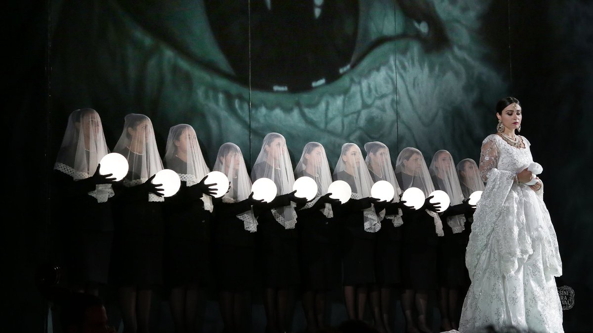 Rof_Pesaro's tweet photo. 📺 Domani 10 marzo alle 10 @raicinque prosegue con la programmazione dedicata alle grandi protagoniste femminili di #Rossini con la messa in onda di #Semiramide #ROF2019 firmata da #GrahamVick e diretta da @MMariotti1979 

#ROFSemiramide https://t.co/y7h4LDab2U