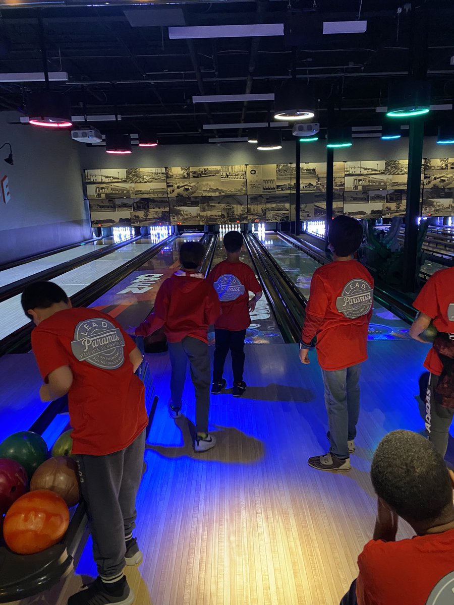 MsPallotto's tweet photo. Had such a fun time at HUMDINGERS last night for our L.E.A.D. Fun Night! Thanks to Officer Cardone and the other Paramus Police Officers for organizing this event! https://t.co/wHhtVTn5Iw