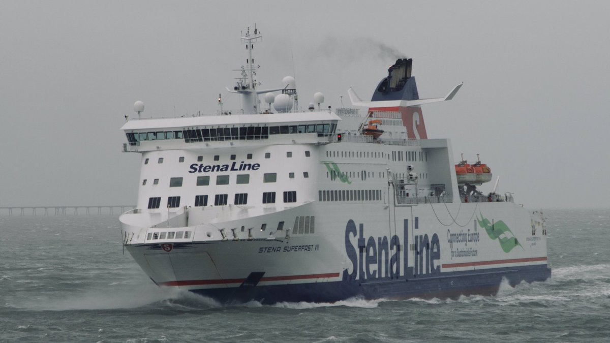 WixpixRob's tweet photo. Just a slight crosswind 🌬💨 on approach to @BelfastHarbour for @StenaLine 🛳 #SUPERFASTVII earlier.
I see the winds have abated, but it’s now quite damp ☔️☔️
Tomorrow’s another day..
📸WixPix@Sea https://t.co/rbvgnwkZBo