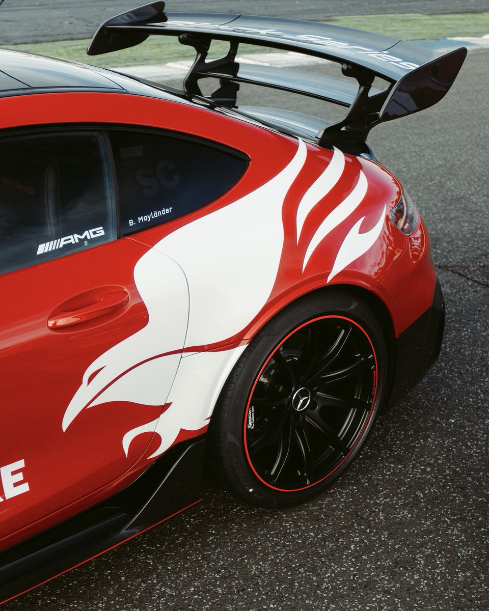 UsaPartes's tweet photo. #FelizMiercoles
- ¿ya viste el carro de seguridad (Mercedes GT Black Series) y el carro médico (AMG GT 63S) de la temporada de #F1 2022?

- Si, pero no me canso de verlos 😍 https://t.co/PtQ3K0JFBo