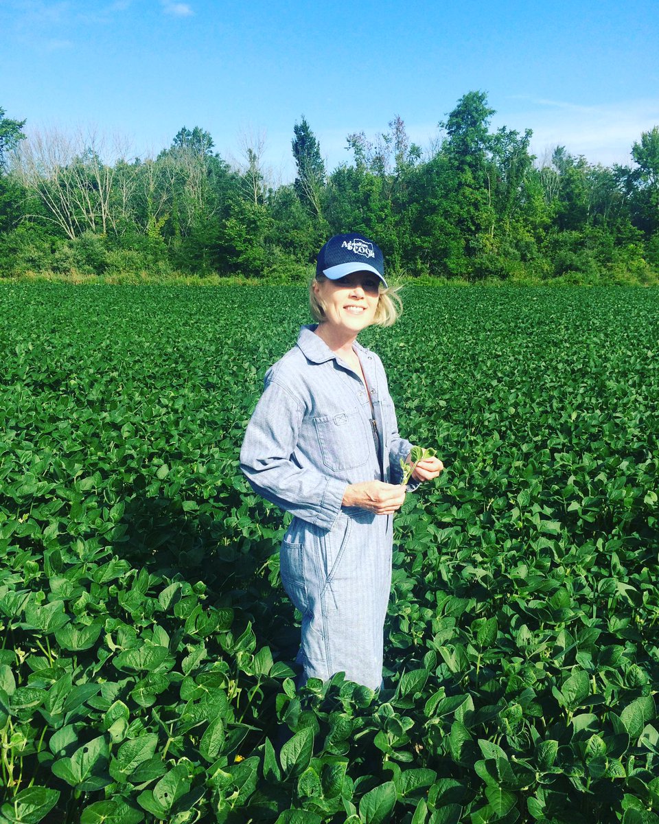 ohioagriculture's tweet photo. More women are in agriculture than ever before - U.S. ag has seen a 27% increase in female producers, making up 35% of farmers today. More are also rising to leadership roles, just ask Director Pelanda ODA’s first woman ag director. #WomensHistoryMonth #WhatYouDontKnowWednesday https://t.co/atREcdBIk2