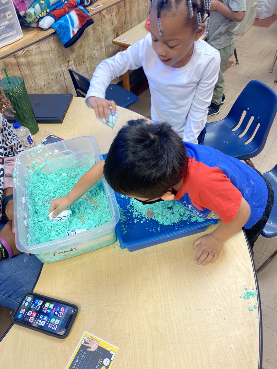 hszellner1's tweet photo. Center play today includes alphabet/color rainbow sort, Dr Suess playdough, leprechaun snow, and things that move block play! #esc9headstart #iamwfisd https://t.co/pQatnXG90T