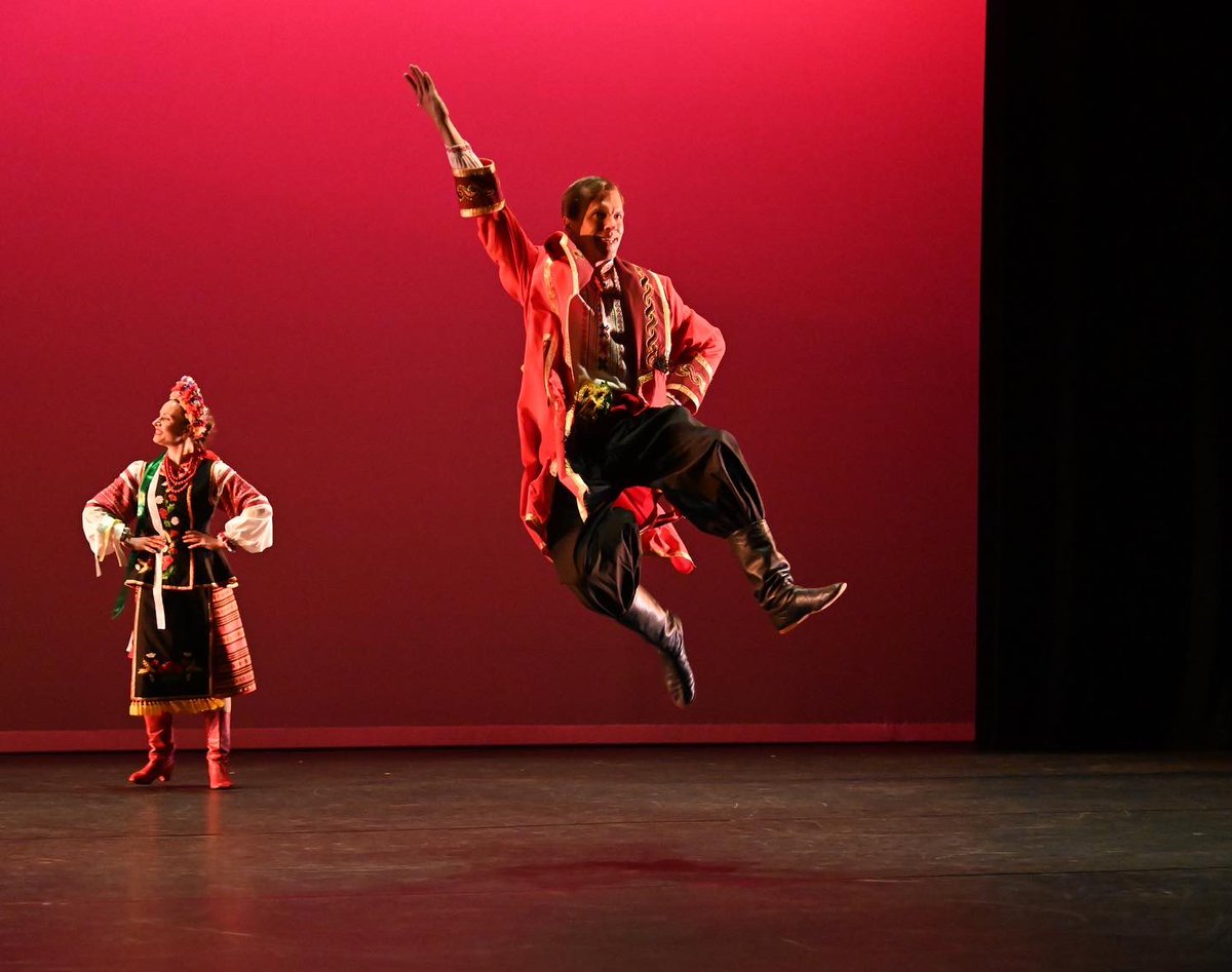 GinDanceCo's tweet photo. It was a great privilege having Carpathia Folk Dance Ensemble perform w/ us at the @AtlasPACDC to show our support for #Ukrainian people this past Saturday. Here are some beautiful pictures!
1st photo 📷: @CuffandCompany
#gindance #gdclookbeyond #StandWithUkraine #Ukrain https://t.co/vFxiPHR19V