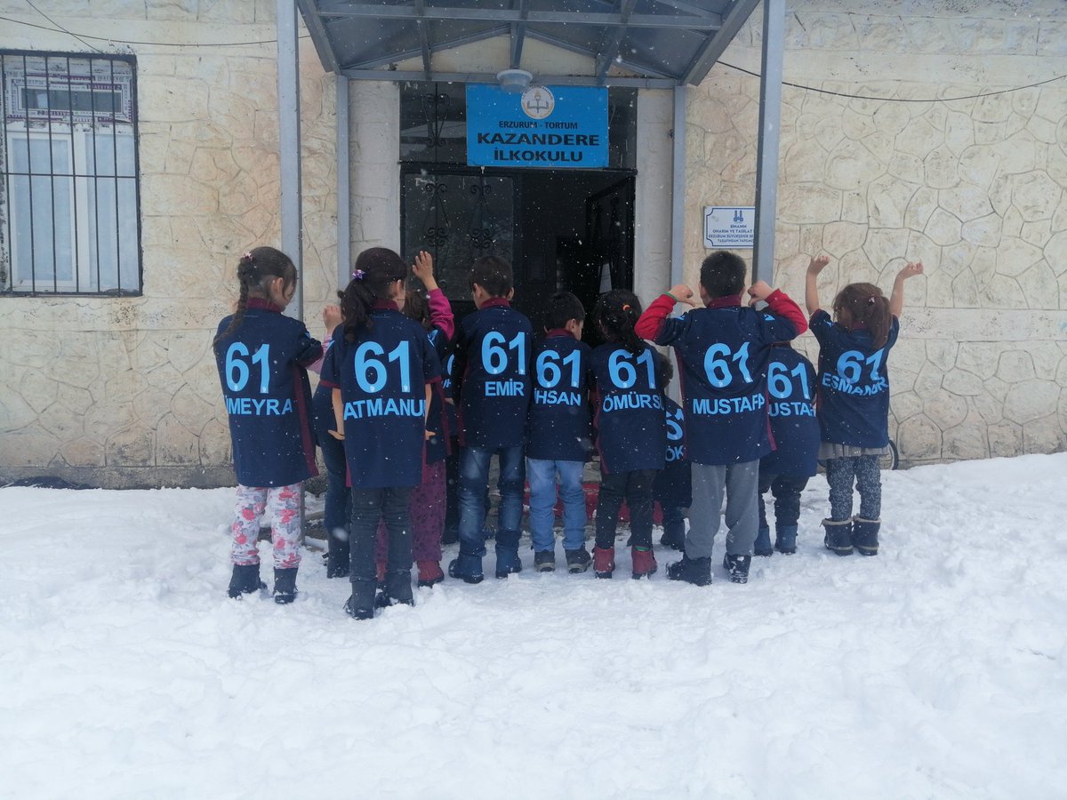 buket_birkan61's tweet photo. Trabzonsporlular, bulundukları her platformda bordo maviyi yaşatmak Trabzonspor sevgisini aşılamak ister. Bu takımıyla kurduğu gönül bağıyla alakalıdır.Bizde kurulan bu gönül bağlarını arttırmak istiyoruz.Forma isteğimizi kırmayıp öğrencilerimiz için forma gönderen as başkamız.. https://t.co/dx1CMyrHhD
