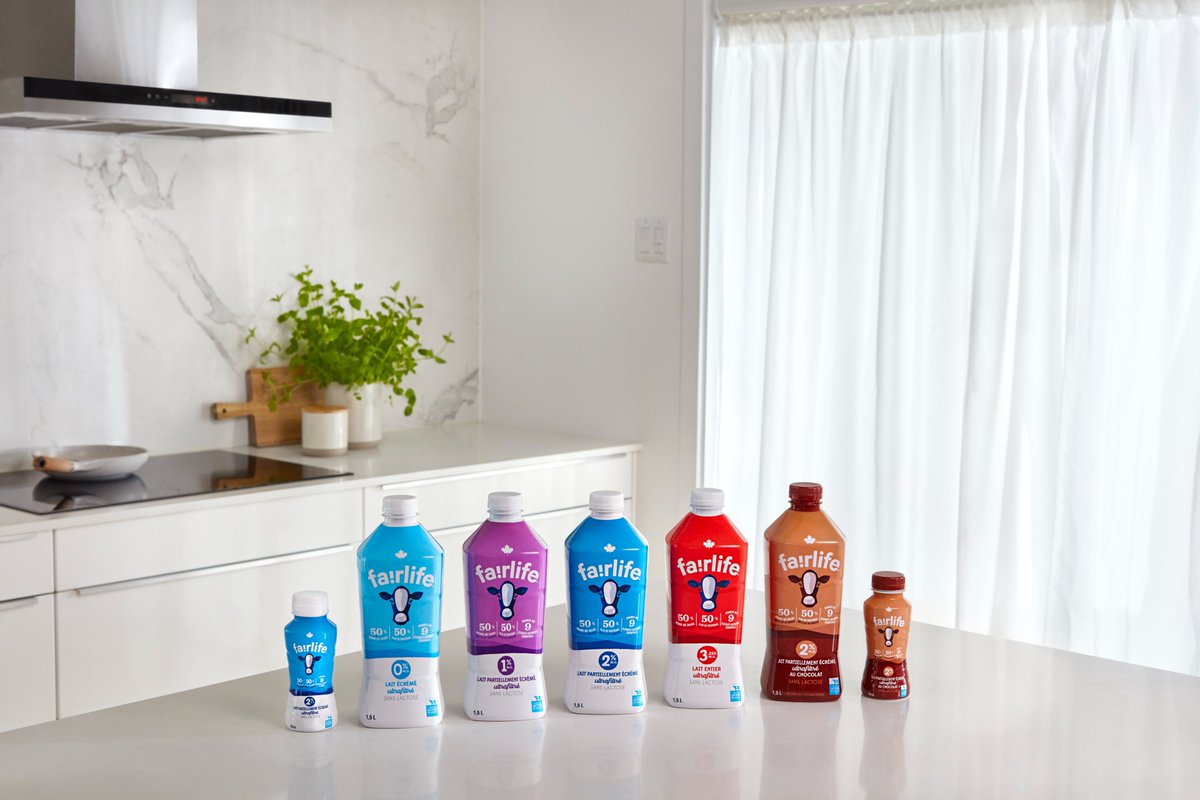 fairlife est fière de soutenir l'industrie laitière canadienne en fabriquant ses produits avec du lait 100 % canadien. Vous trouverez le logo de la vache bleue des Producteurs laitiers du Canada sur chacune de nos bouteilles ! #AcheterCanadien