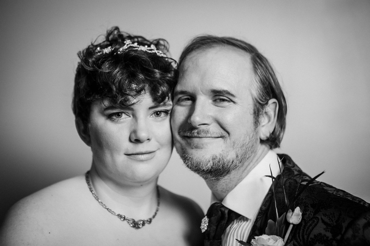 Every wedding is unique. But there are some that really uniquely celebrate the personality of the couple, and this is one of those weddings! Jo + Pascal's wedding was at the Center for Puppetry Arts, which is such a

janethowardstudio.com/2022/01/02/the…