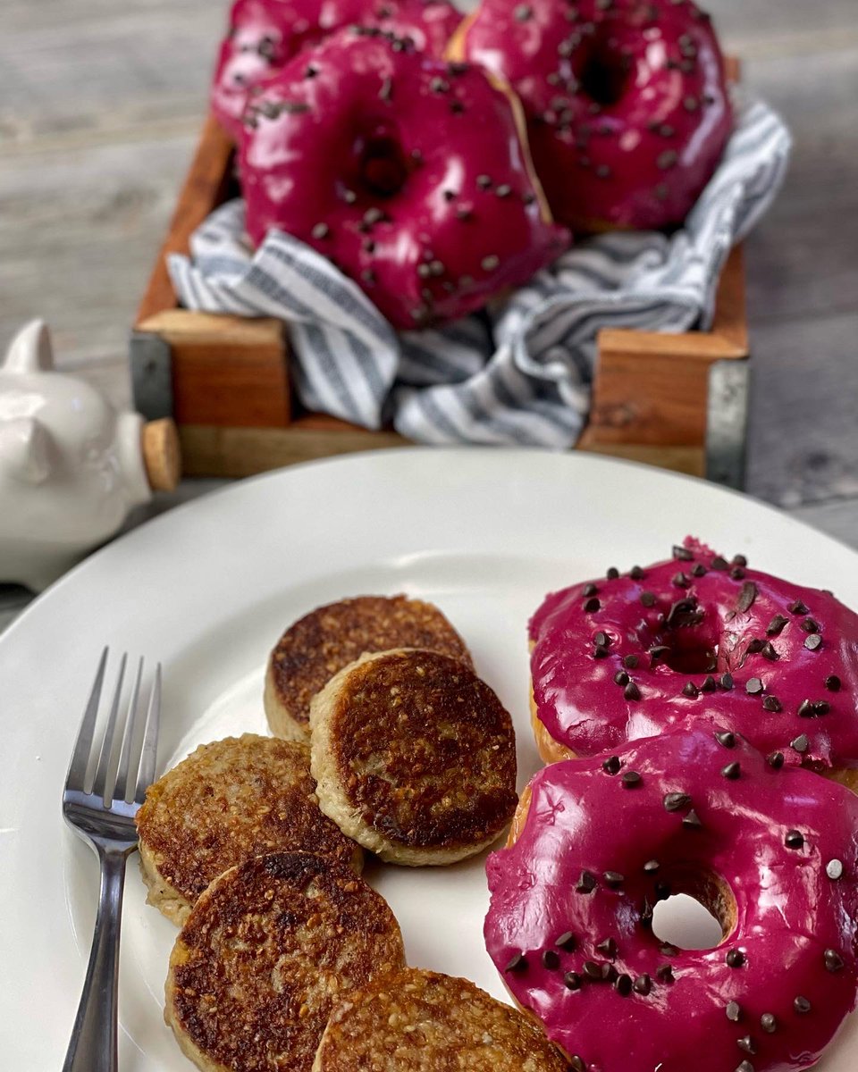 QCSausage's tweet photo. Spending a delicious morning with some good friends 🤗 @graeters 
#Wednesdayvibe #Graeters #BlackRaspberryChip #Donuts #Goetta #Porkopolis #Cincinnati https://t.co/jNL2aO9s7w
