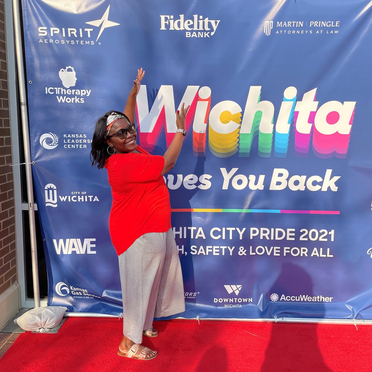 choosewichita's tweet photo. LaShonda Garnes is the Director of Inclusion, Equity and Diversity at @KSfidelitybank and a transplant from Chicago. By moving to Wichita, she found a home – one that she invests in and invests in her. 

Discover the impact she’s made in the latest blog: https://t.co/XBtZatoCjr https://t.co/ge2qKaJjos