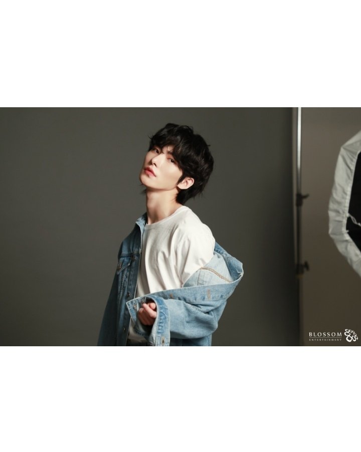 [20220309]Blossom Entertainment Naver-də HyunJunun pərdəarxası şəkillərini paylaşıb.
(2/4)

#HyunJun #HyunJunHur #현준 #허현준 #Hurshey #HyunJunAzerbaijan #HyunJunHurAzerbaijan #HursheyAzerbaijan