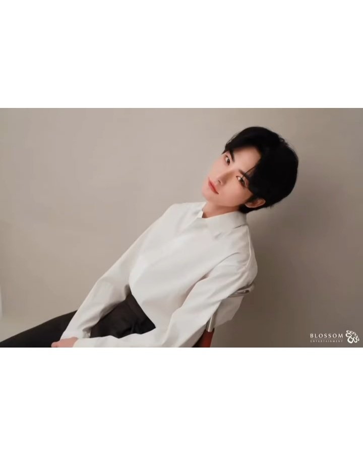 [20220309]Blossom Entertainment Naver-də HyunJunun pərdəarxası şəkillərini paylaşıb.
(3/4)

#HyunJun #HyunJunHur #현준 #허현준 #Hurshey #HyunJunAzerbaijan #HyunJunHurAzerbaijan #HursheyAzerbaijan