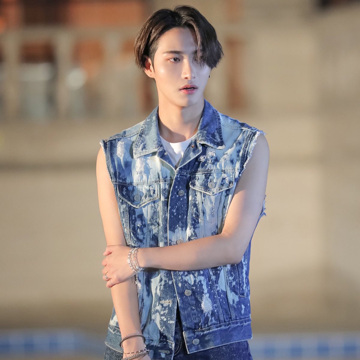 PARKSFILES's tweet photo. world pause. 

[ #JINYOUNG, @GOT7Official | #SEONGHWA, @ATEEZofficial ] https://t.co/OD7wvL24zr