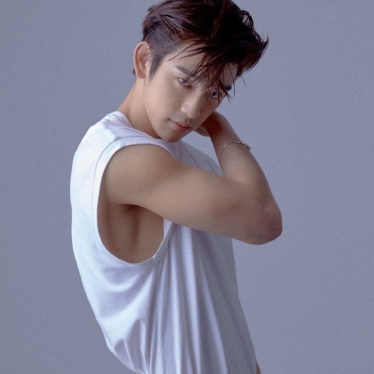 PARKSFILES's tweet photo. world pause. 

[ #JINYOUNG, @GOT7Official | #SEONGHWA, @ATEEZofficial ] https://t.co/OD7wvL24zr