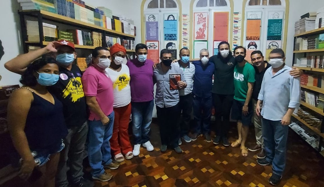 _FabioPalacio's tweet photo. Atividades de lançamento do livro do @eliasjabbour, ontem à noite, primeiro no auditório da Faculdade de Arquitetura da @UemaOficial, e depois no Solar Maria Firmina do Reis https://t.co/MAa0cH5zva