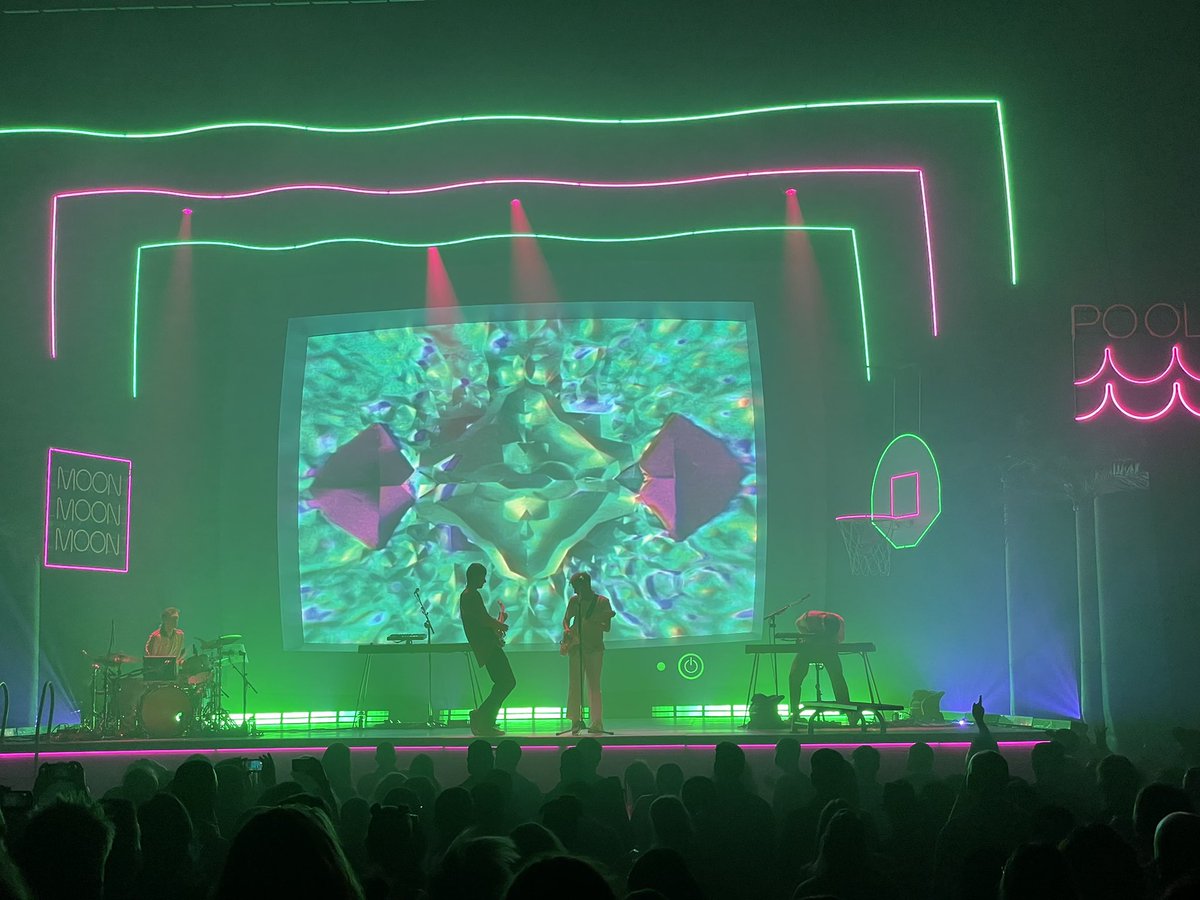 PSRambo's tweet photo. Thank you @GlassAnimals for putting on an another amazing show here in Portland! Me and my kid, your .005 top listener on Spotify, had an amazing time. Enjoy Portland today and have a fantastic tour! https://t.co/ZR6udnOqhb