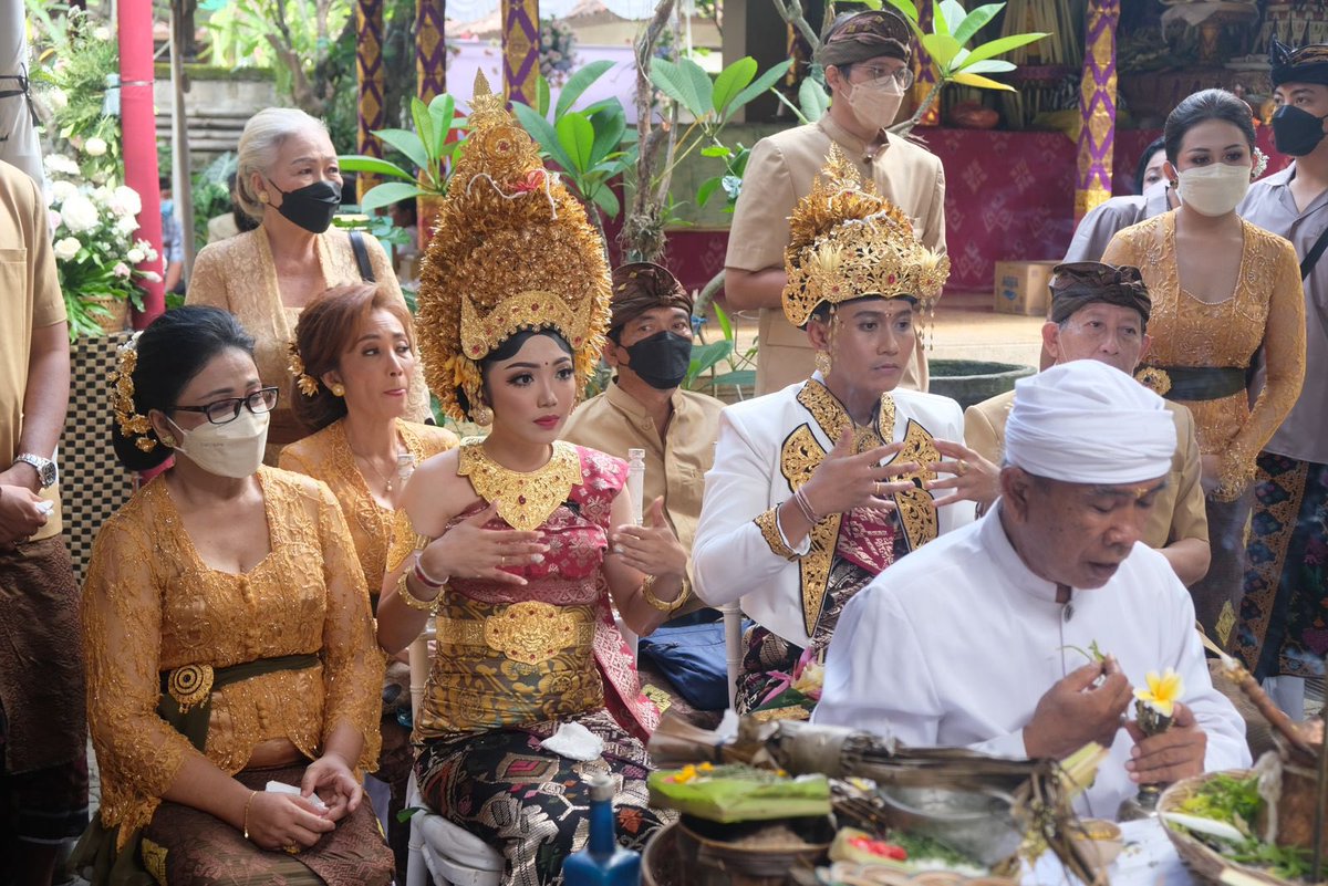 kusumayasa_agus's tweet photo. Late Post 😁
The Big Day of My Brother @Reksa_Adi &amp; Dhea 🤗🥰
Semoga Berbahagia &amp; Selalu dalam LindunganNya🙏
#BalineseWedding
#TraditionalCeremonies https://t.co/iPF5wAed5K