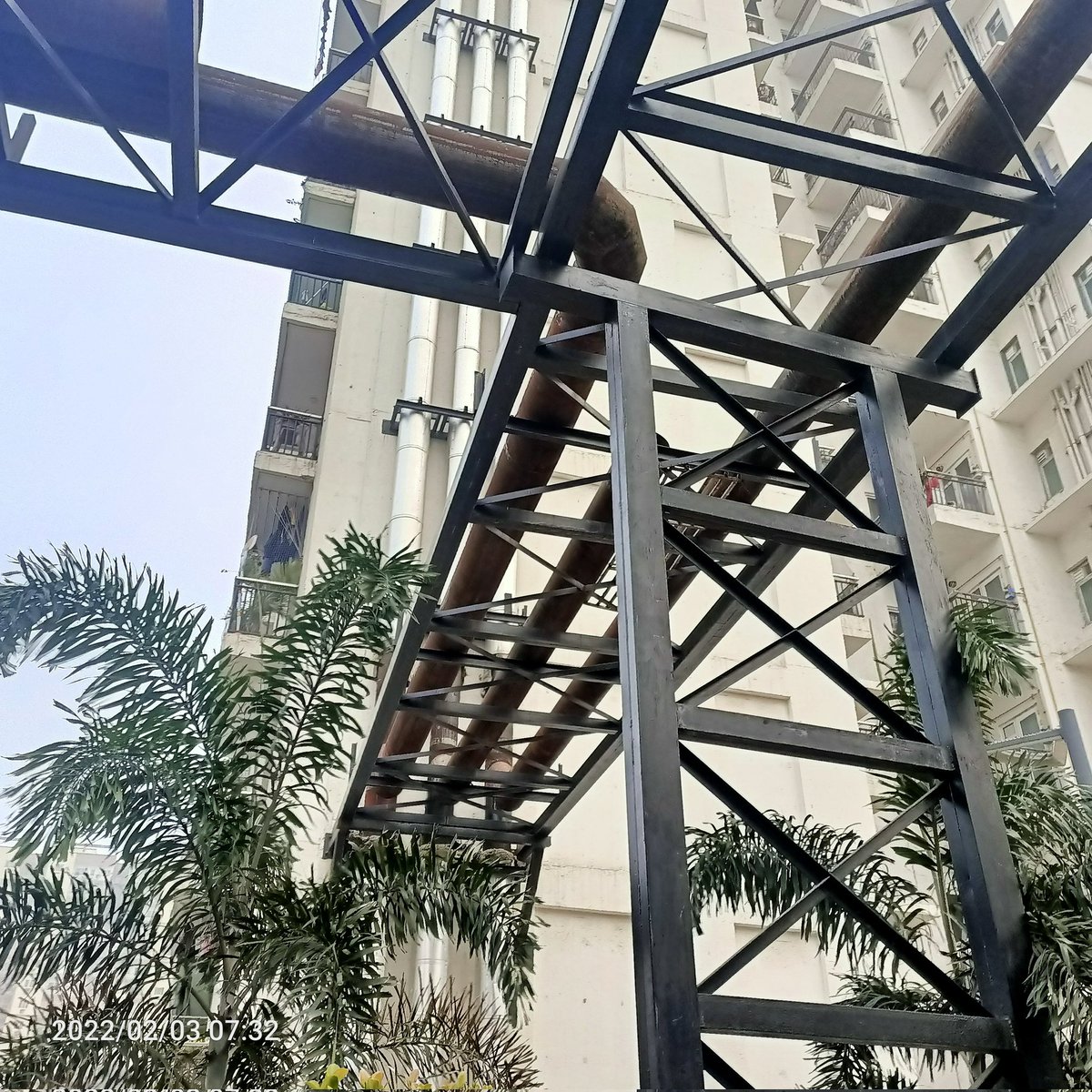 AmitRaw84303139's tweet photo. @UppcbN @UPPCBLKO @CPCB_OFFICIAL @NGTribunal ... Builder not following standards norms of DG set installation to Exhaust pipe. All smoke at ground level
@CeoNoida also not doing anything about this
Inspite of letter issued by Noida authority, builder not taking any action https://t.co/65bchfmp7s