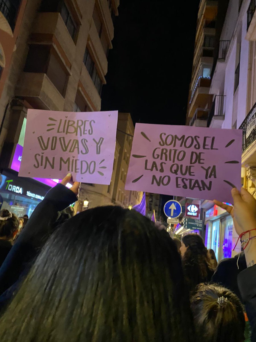 al383983's tweet photo. ♀️💜#8M https://t.co/h2oksVV3WN