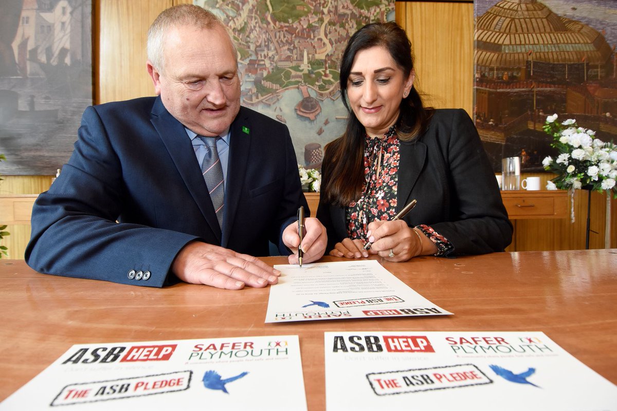 plymouthcc's tweet image. 📢We've signed the #ASBPledge to spread the word about tackling anti-social behaviour.
We've teamed up with @PlymCommHomes @WeAreLiveWest@GuinnessHomes @DC_Police and @DC_PCC to sign the #ASBPledge to support victims and promote the ‘community trigger’  👇ow.ly/yWOO50If4F1