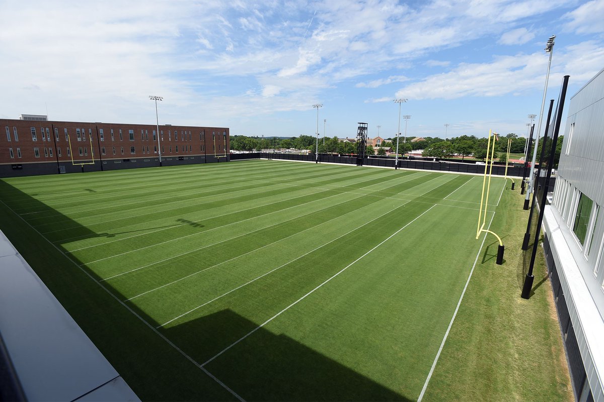 TerrapinClub's tweet photo. Don't forget, any NEW Terrapin Club donors who give at least $100 on #GivingDayUMD will get a chance to tour the brand new Jones-Hill House! https://t.co/Pedr2GrxG5