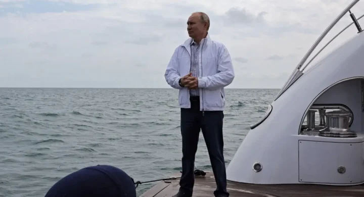 formichenews's tweet photo. Il mega #yacht da 700 mln $ ormeggiato in Toscana. Sarà di #Putin?

L'articolo di @rssmiranda 

➡️https://t.co/5QEJg71uuh https://t.co/J9Lohsykgj