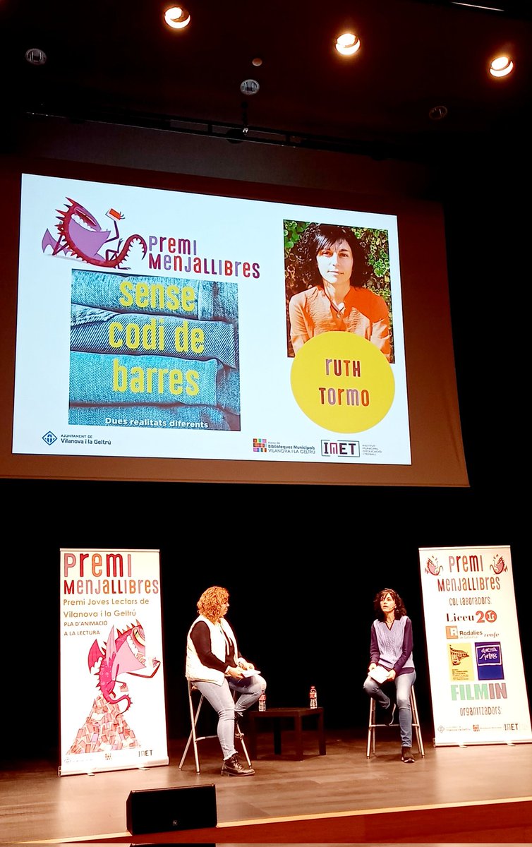 BibliotequesVNG's tweet photo. Avui trobada amb Ruth Tormo per comentar el seu llibre "Sense codi de barres" amb els alumnes de 3r i 4t d'ESO
Una història molt original que ens toca de molt a prop a tots
#PremiMenjallibres #PromocioLectora #PAL https://t.co/BYkyKnzLxs