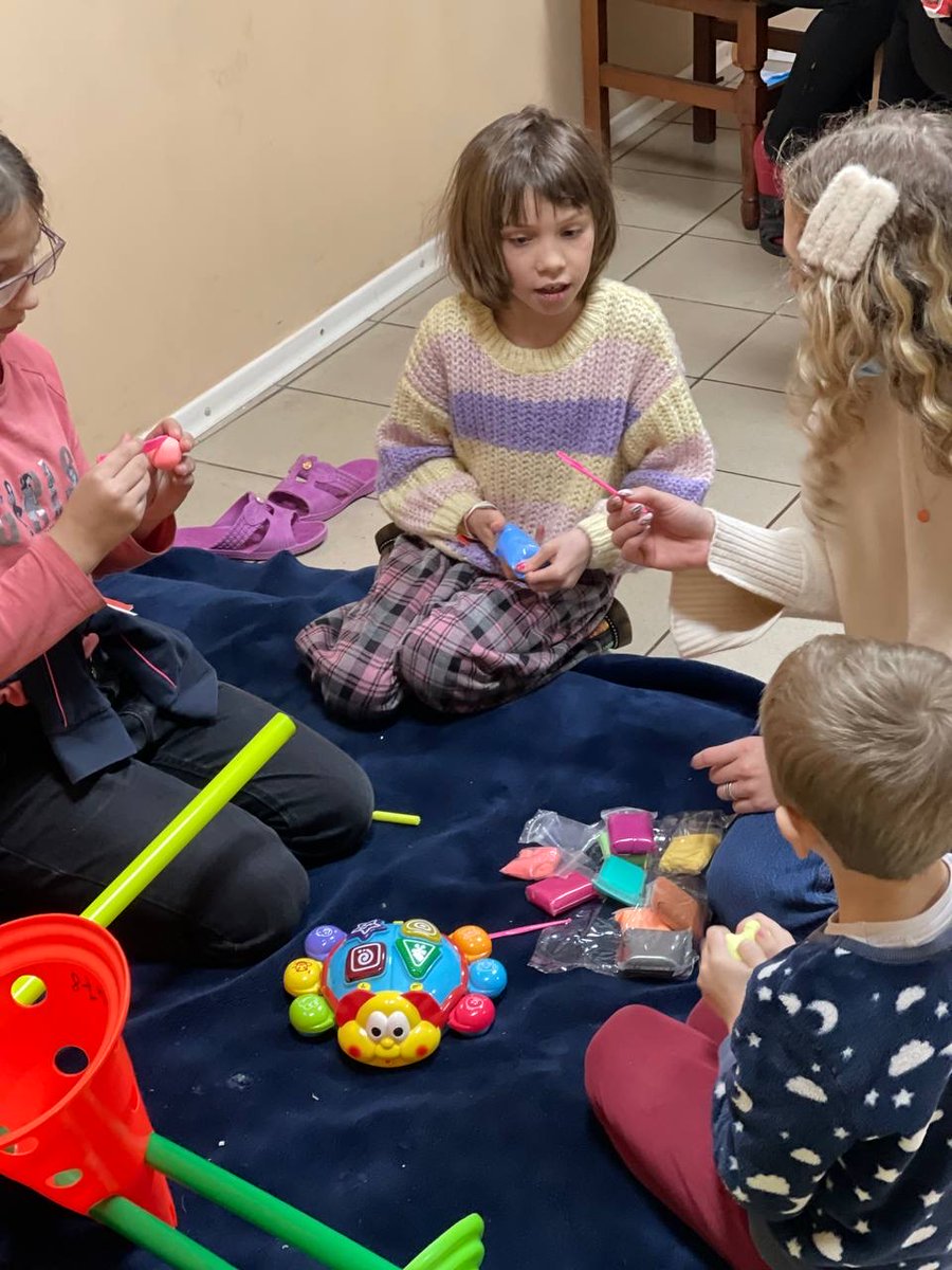 HeartsofUkr's tweet photo. Based out of Chernivtsi, Hearts of Ukraine has been supplying child refugee locations with toys, and art supplies in hopes to excite the children and help make their travels and stays easier. https://t.co/wTuDTOnMYW