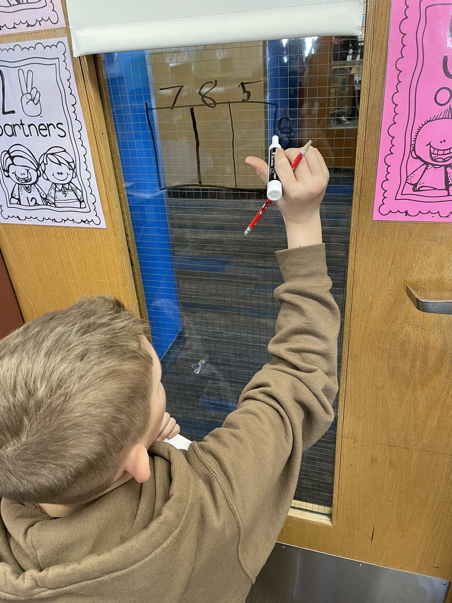 MrLangemo's tweet photo. Why use paper when solving multiplication problems on windows is so much more fun?!? https://t.co/JNa1rNhaNS