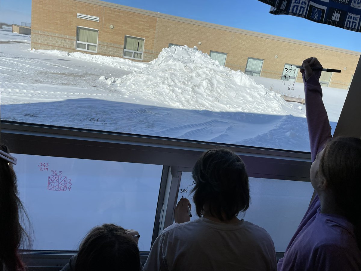 MrLangemo's tweet photo. Why use paper when solving multiplication problems on windows is so much more fun?!? https://t.co/JNa1rNhaNS