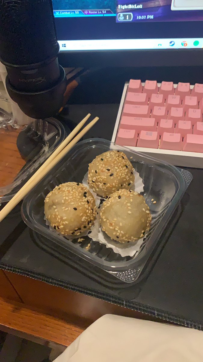 8BitLolitas's tweet photo. Late night cravings. Thanks @KennyInDisguise https://t.co/5AFKEEflSG