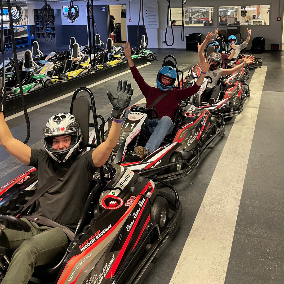jambit's tweet photo. Diese Woche hieß es bei #jambit in #Muenchen wieder Hände ans Lenkrad &amp; Nerven bewahren beim legendären jambit Kart Race🏎
Am Ende konnte es wie immer nur einen geben &amp; der heißt Sebastian! Schon wieder😉 Herzlichen Glückwunsch an den strahlenden Sieger!🥳 
#softwaredeveloper https://t.co/l1SH63jFD0