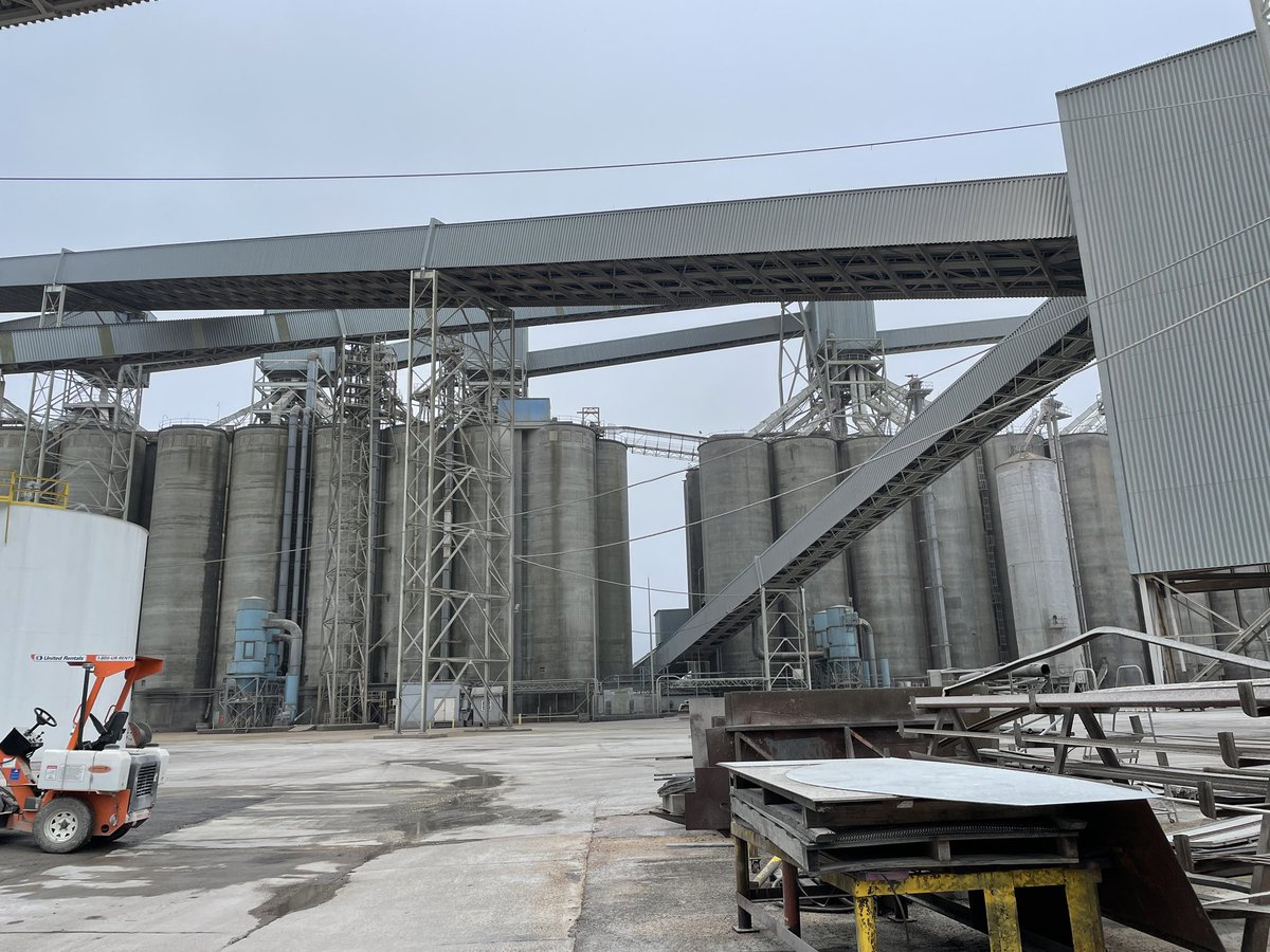 MNSoybean's tweet photo. Because nearly 61% of U.S. soybean exports depart from facilities in the New Orleans area, it is critical to invest checkoff dollars through the Soy Transportation Coalition into the efficiency and productivity of the Mississippi River. https://t.co/zXDh6iUsSg