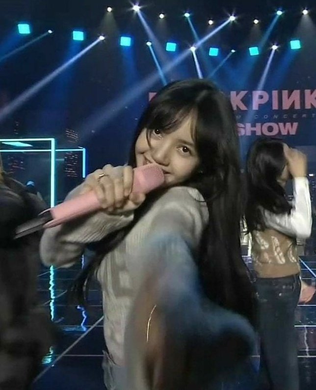 daily lisa pics (@dailylisapix) on Twitter photo 