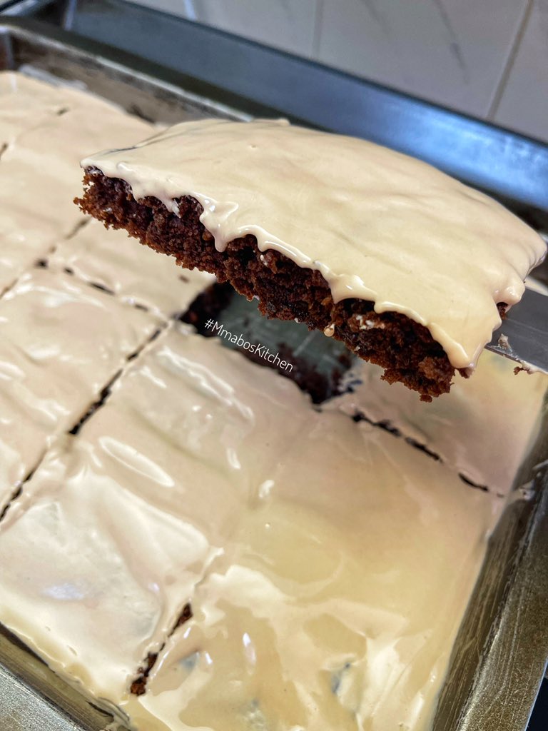 GabsDiva's tweet photo. β¦ #BecauseTheWeatherAllows - Chocolate Chip & Coffee Brownies, Topped With Melted White & Brown Chocolate (and fresh strawberries and blueberries) β¦ π€πΌπππ» β¦ #WhenJoanCooks #MmaboThings β¦ https://t.co/McgWbLNyra