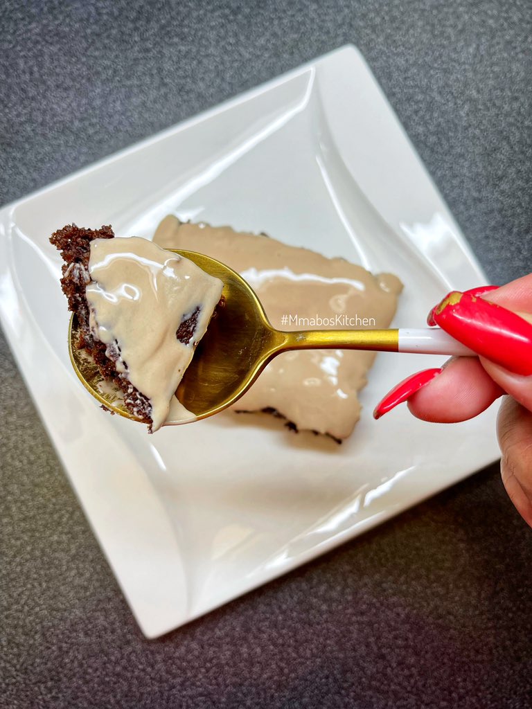 GabsDiva's tweet photo. β¦ #BecauseTheWeatherAllows - Chocolate Chip & Coffee Brownies, Topped With Melted White & Brown Chocolate (and fresh strawberries and blueberries) β¦ π€πΌπππ» β¦ #WhenJoanCooks #MmaboThings β¦ https://t.co/McgWbLNyra