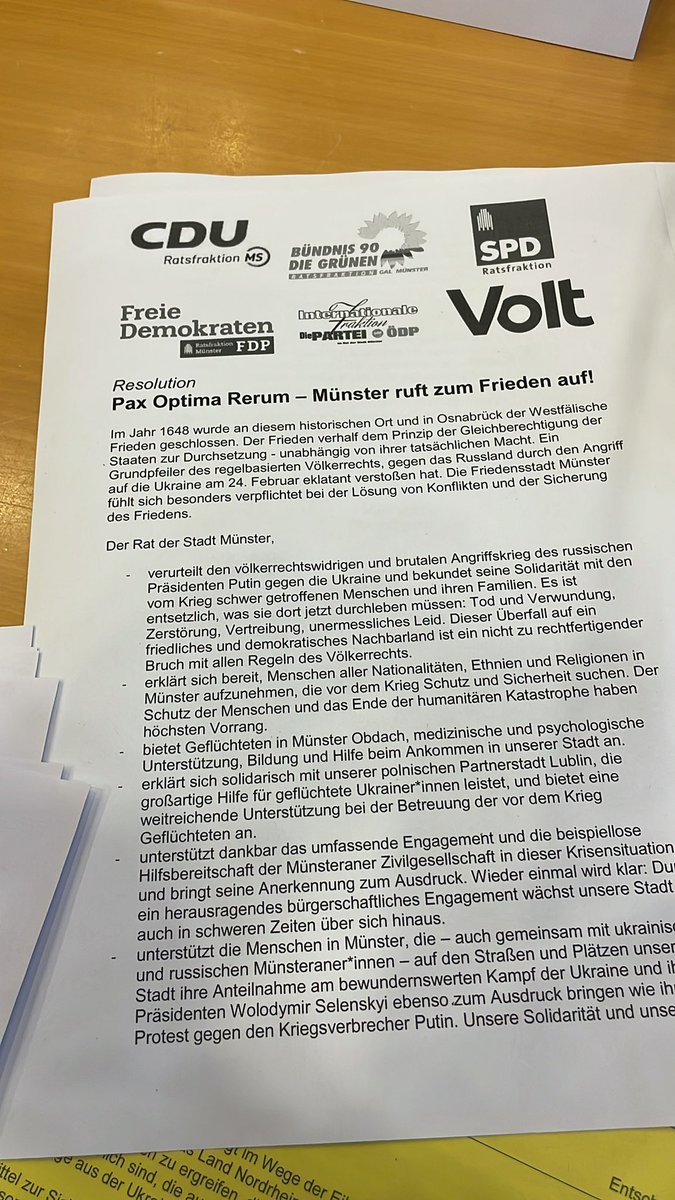 Im Hauptausschuss des #ratms wird gleich mit großer Mehrheit eine Resolution zu Putins Angriffskrieg auf die #Ukraine beschlossen. Es geht u.a. um:
-Verurteilung des Krieges.
-Hilfe und Obdach für Geflüchtete
-Solidarität und konkrete Unterstützung für unsere Partnerstadt Lublin