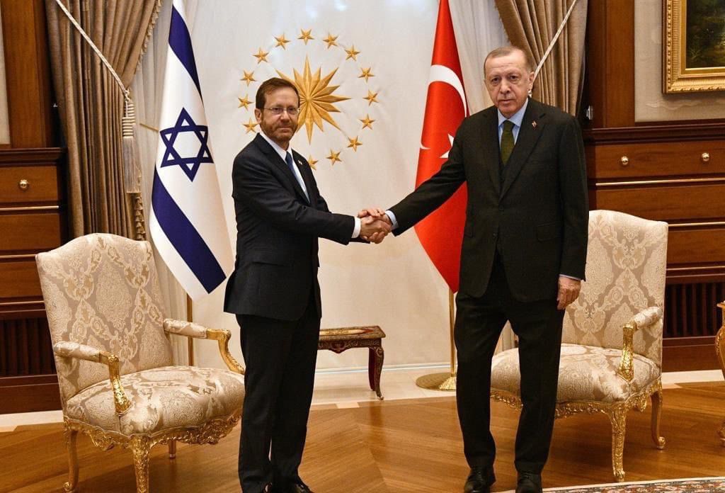 tsharabee's tweet photo. #أردوغان: مستعدون للتعاون مع تل أبيب في المجال الدفاعي .. !!
خايف عليها كثير من حجار الفلسطينين 
😅😅😅😅😅 https://t.co/DAyrUq8AGi