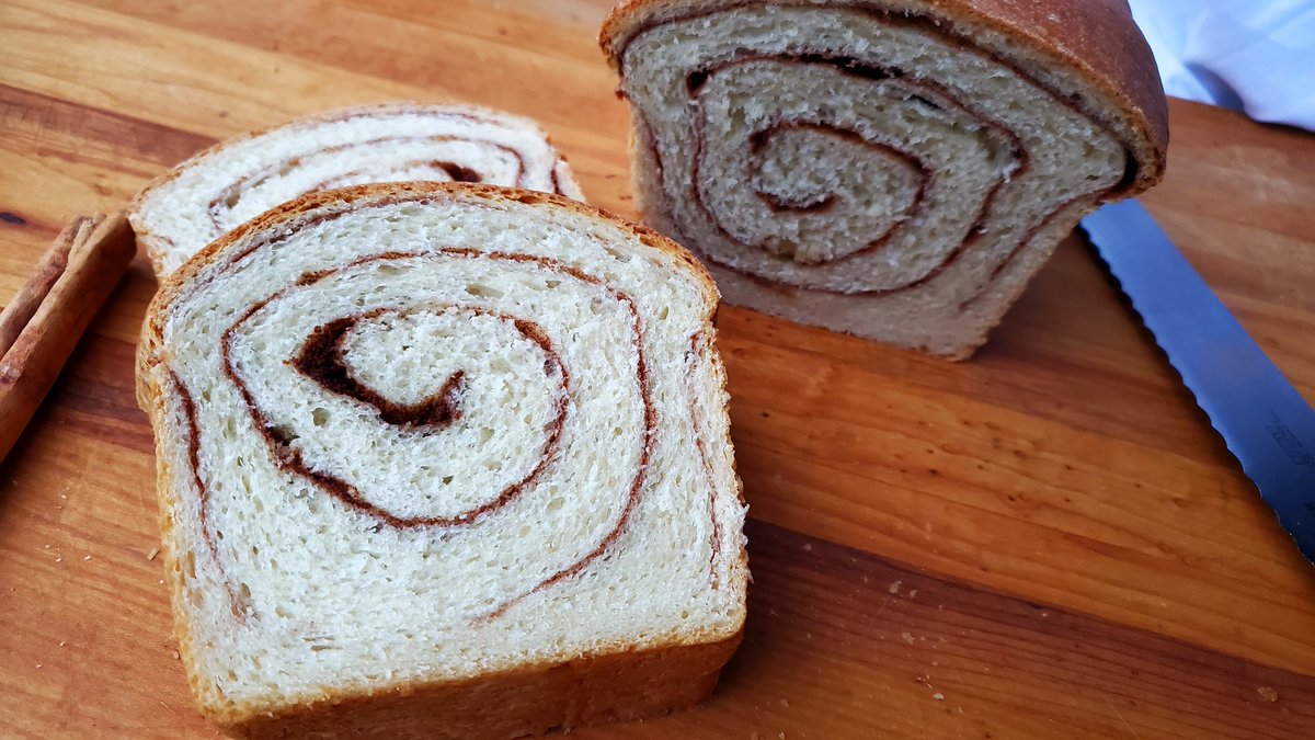 Who wants a slice of fresh, warm, cinnamon swirl bread? pic.twitter.com/0f0...