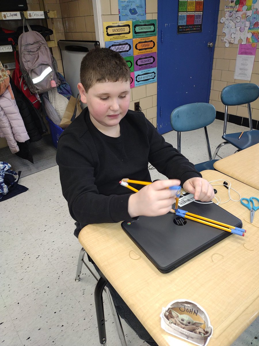 DonnaDolack's tweet photo. Fun STEAM activity today! It was challenging, but these kids showed great perseverance and stuck with it! @MrsCorreiraHAY  @HAYmslagarde #HAYNation https://t.co/7WNaaEdzN7